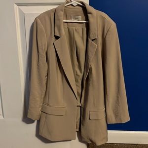 Tan women’s blazer/coat